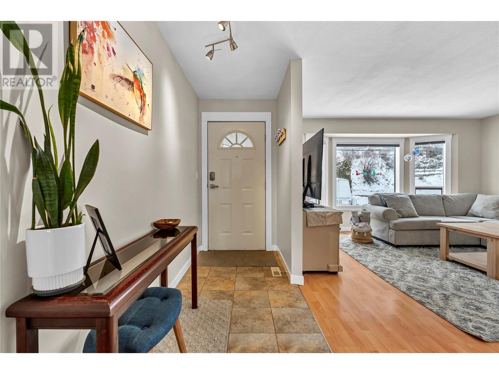Property at 7990 VICTORIA Road S image 3