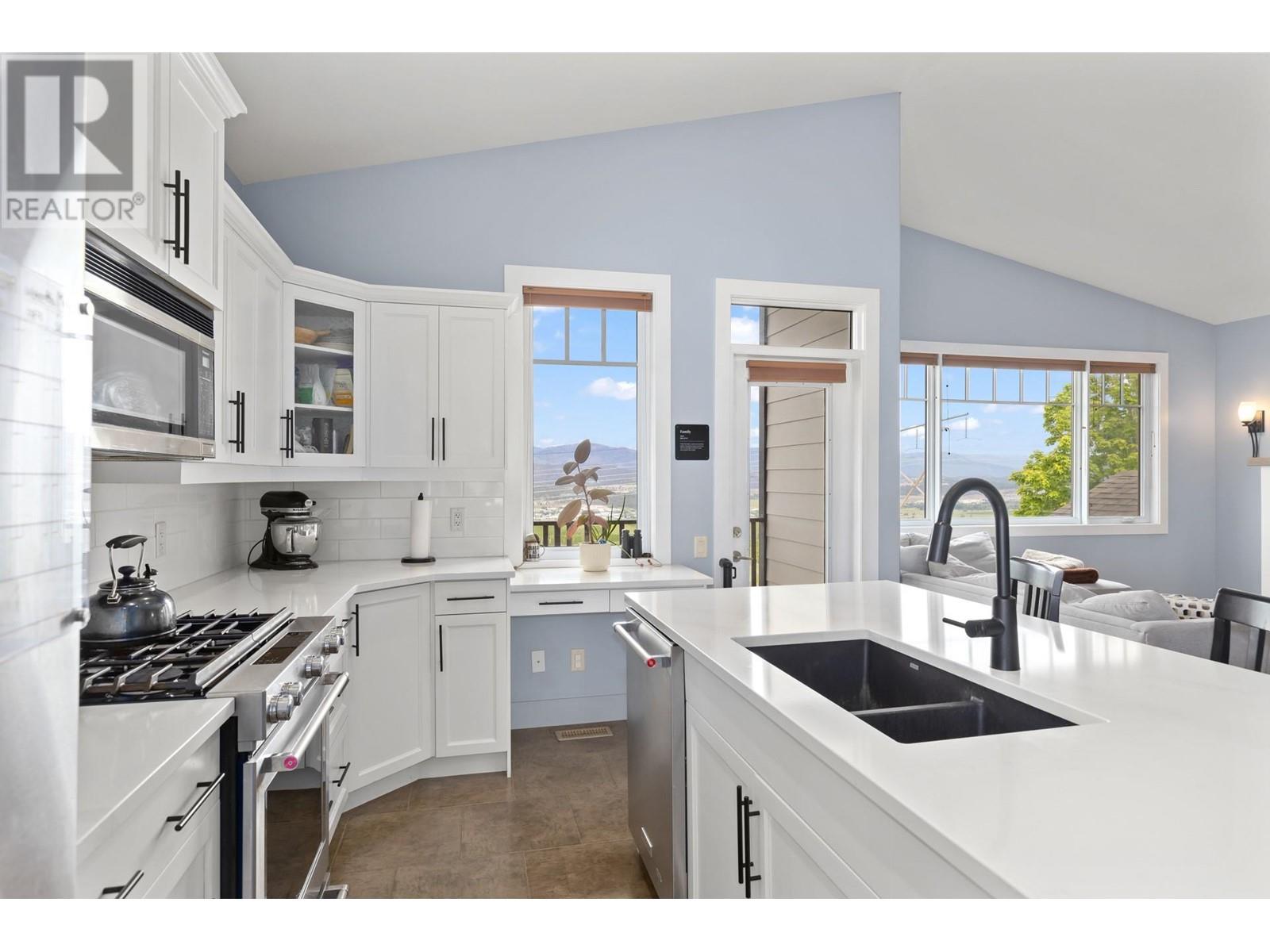 1585 Tower Ranch Boulevard, Kelowna, British Columbia  V1P 1P9 - Photo 11 - 10337048