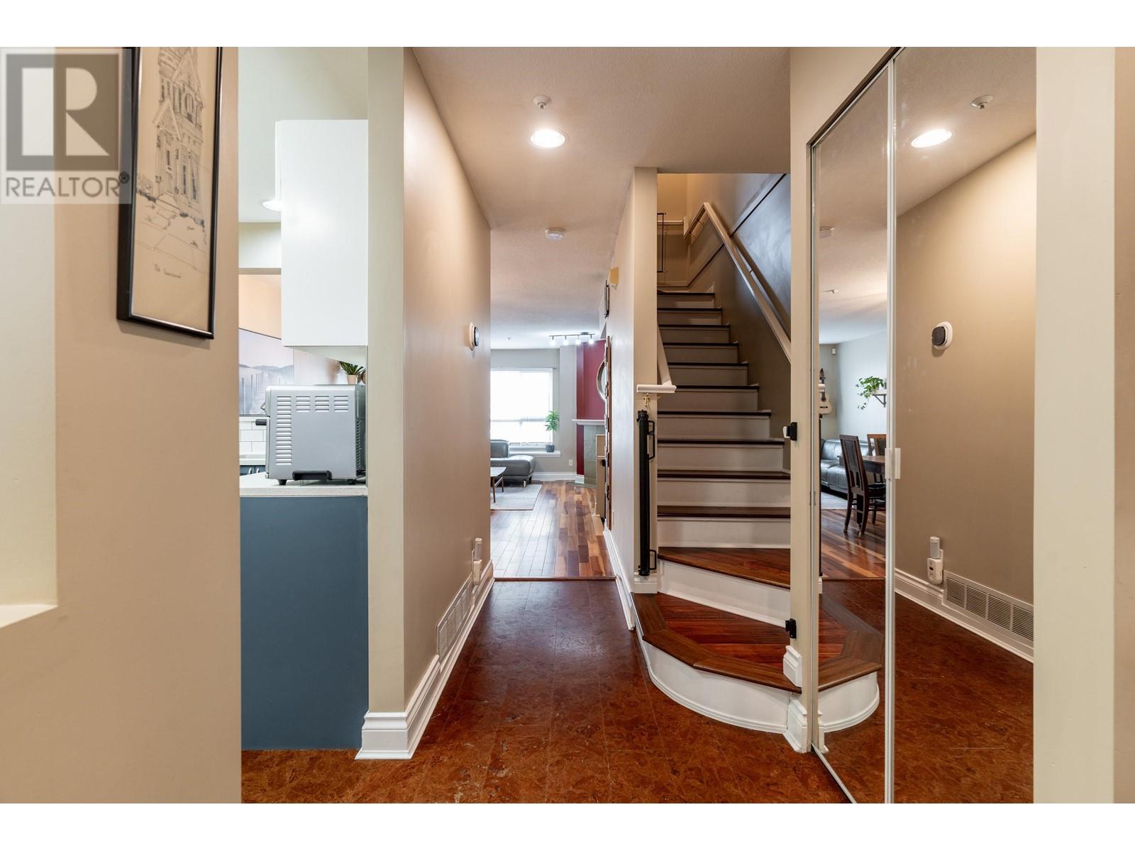 Listing Picture 4 of 30 : 2868 SOTAO AVENUE, Vancouver / 溫哥華 - 魯藝地產 Yvonne Lu Group - MLS Medallion Club Member