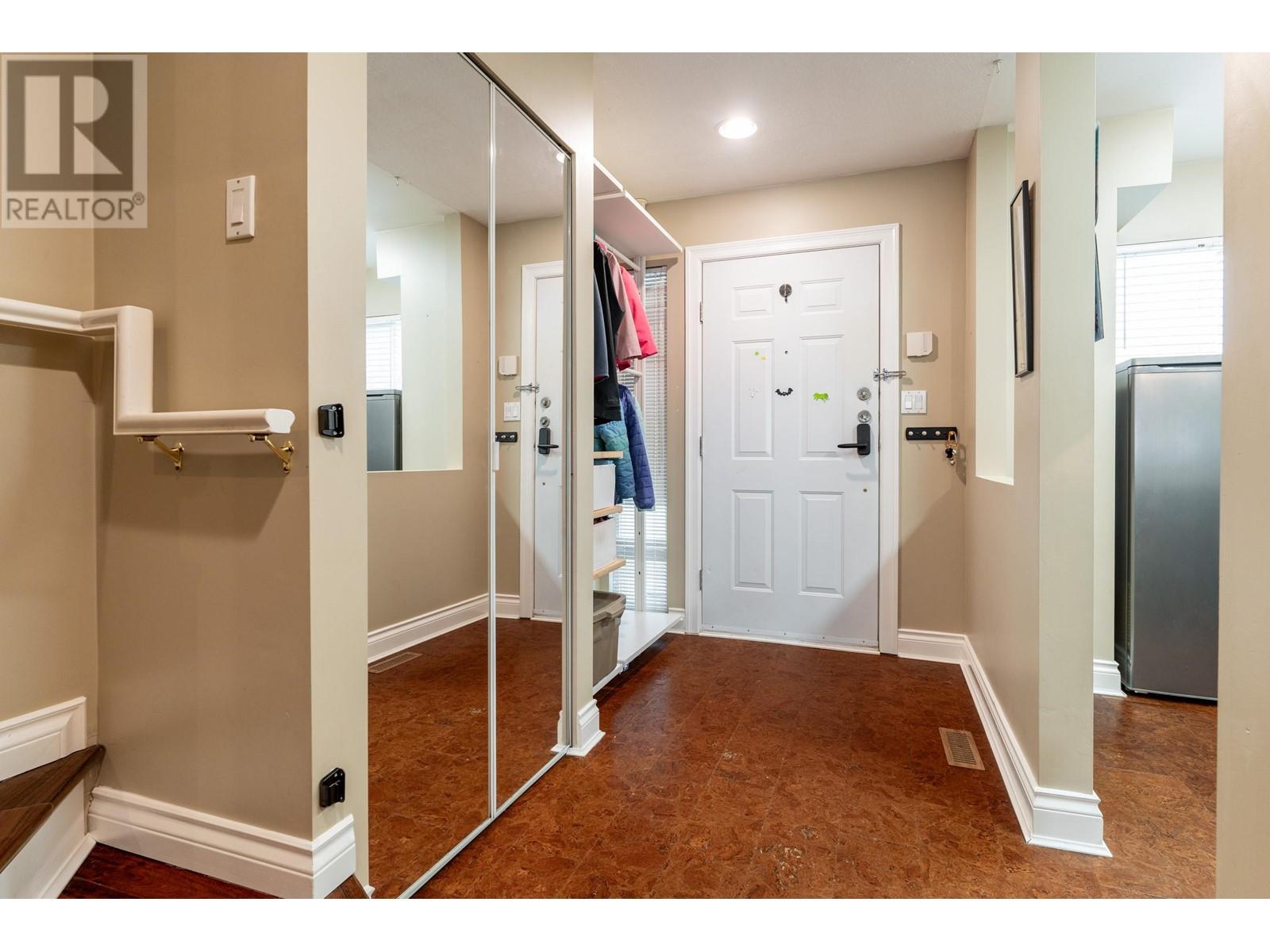 Listing Picture 5 of 30 : 2868 SOTAO AVENUE, Vancouver / 溫哥華 - 魯藝地產 Yvonne Lu Group - MLS Medallion Club Member