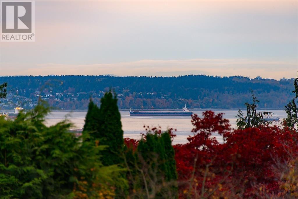 1720 QUEENS AVENUE, west vancouver, British Columbia