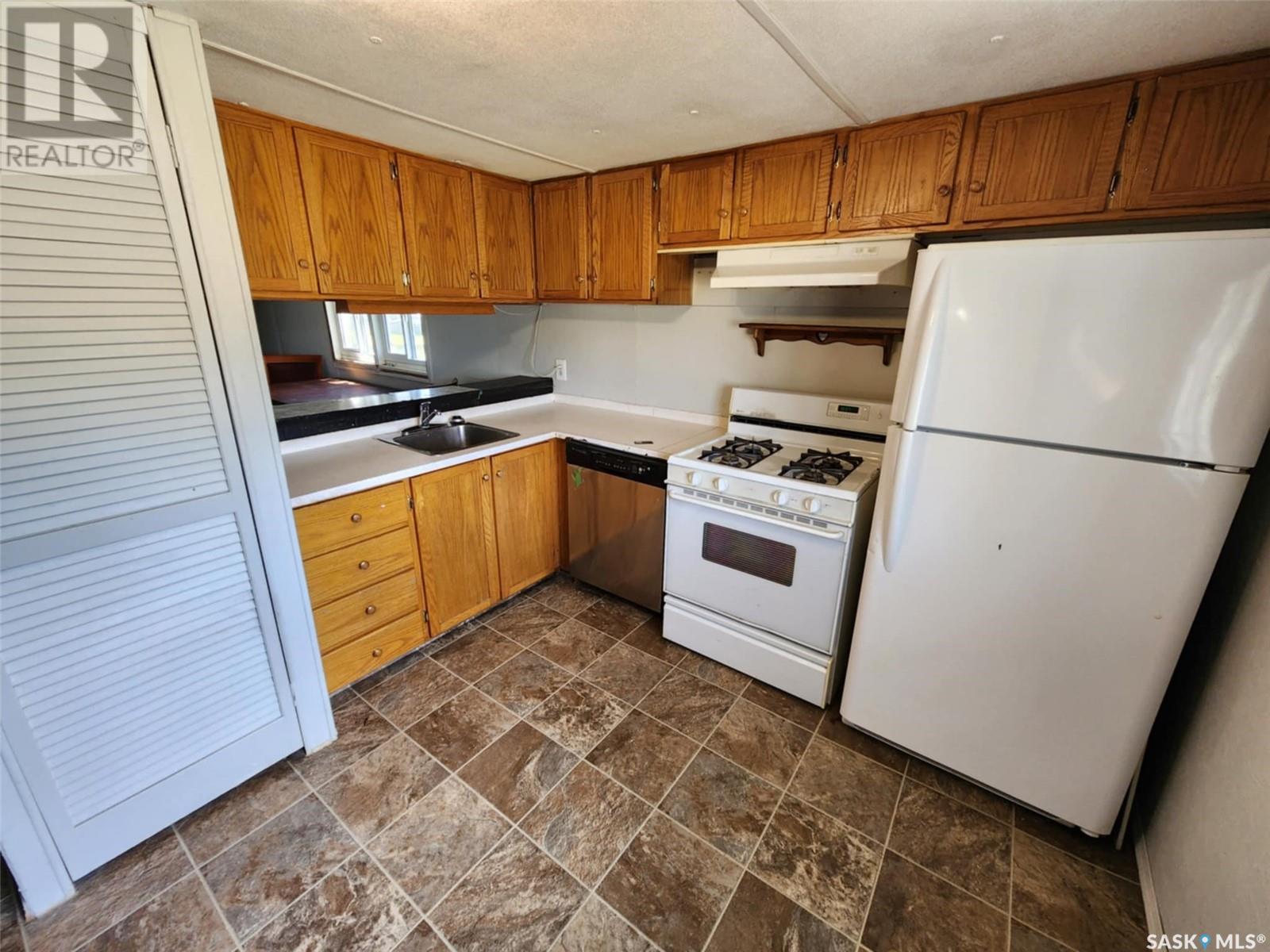 109 Larch Street, Caronport, Saskatchewan  S0H 0S0 - Photo 6 - SK996844