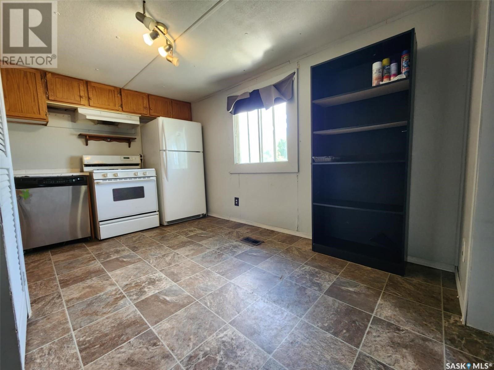 109 Larch Street, Caronport, Saskatchewan  S0H 0S0 - Photo 5 - SK996844