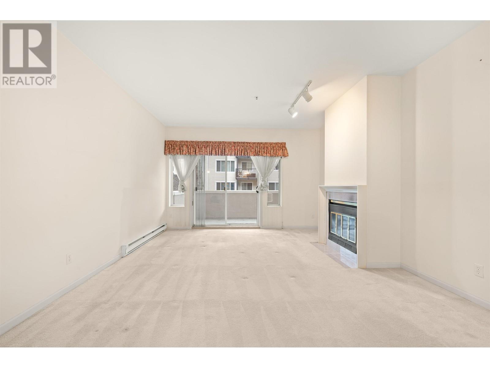 Listing Picture 2 of 31 : 110 7600 MOFFATT ROAD, Richmond / 烈治文 - 魯藝地產 Yvonne Lu Group - MLS Medallion Club Member