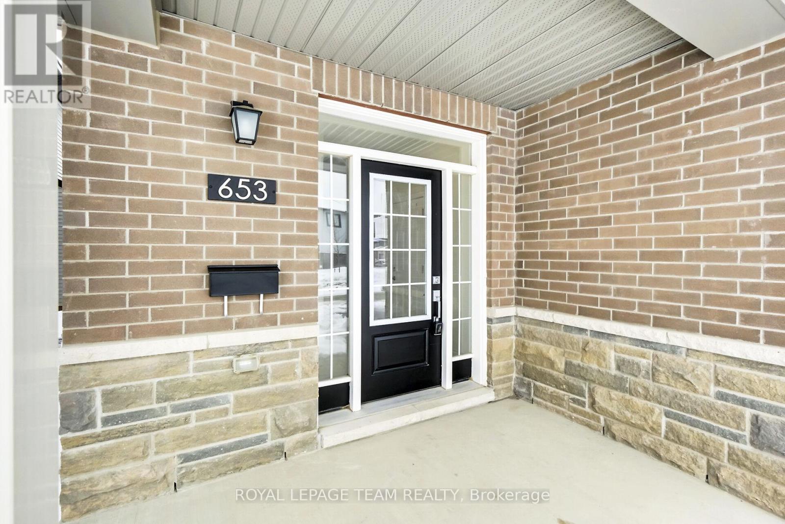 Property at 653 PERSIMMON WAY image 3