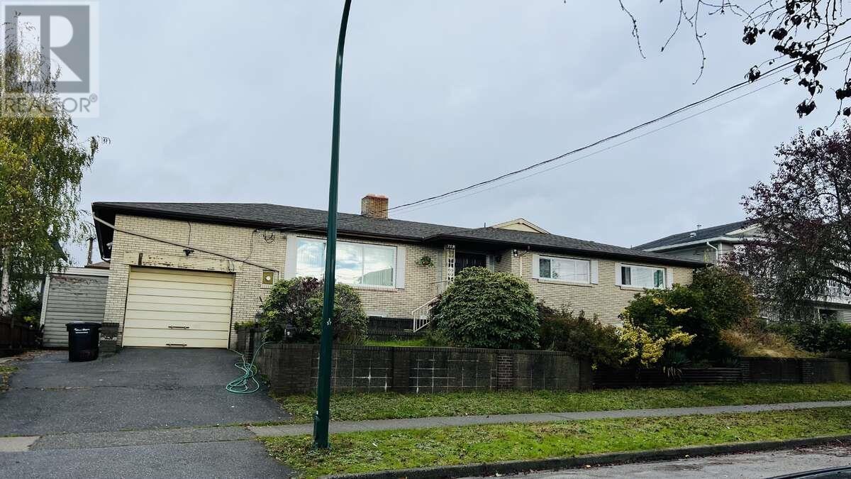 Listing Picture 2 of 18 : 753 E 55TH AVENUE, Vancouver / 溫哥華 - 魯藝地產 Yvonne Lu Group - MLS Medallion Club Member