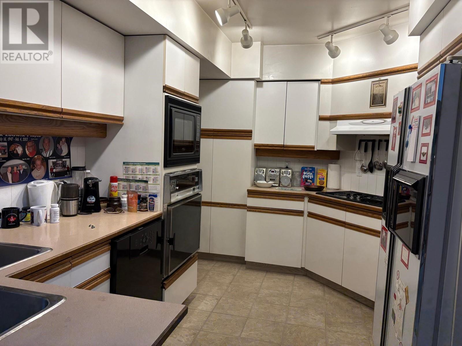 8228 Macpherson Avenue, Burnaby, British Columbia  V5J 4P9 - Photo 7 - R2965945
