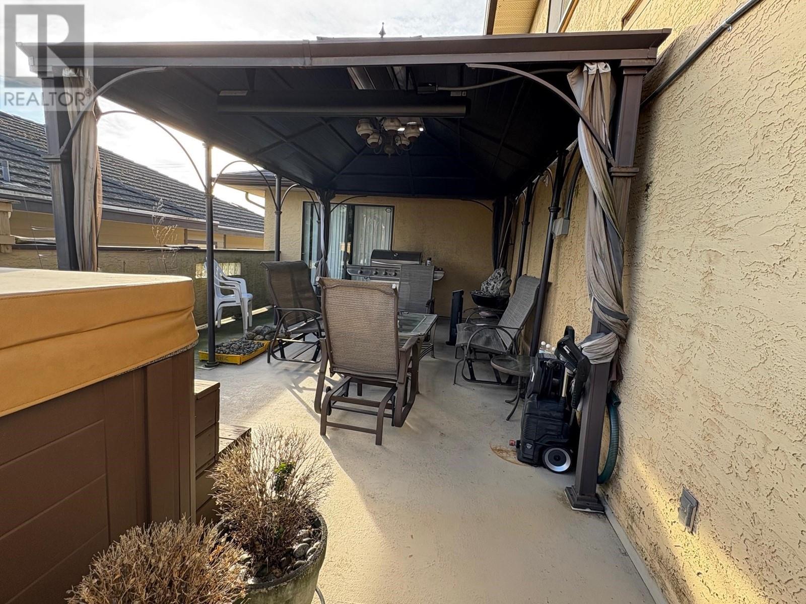 Property at 8228 MACPHERSON AVENUE image 2