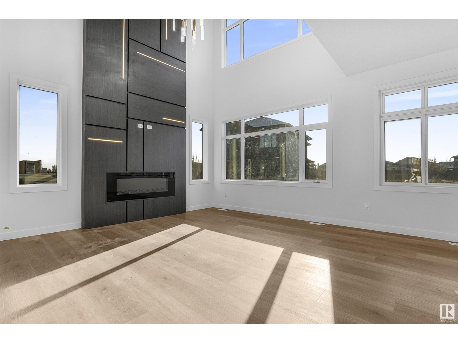 Property at 703 166 AV NE image 3