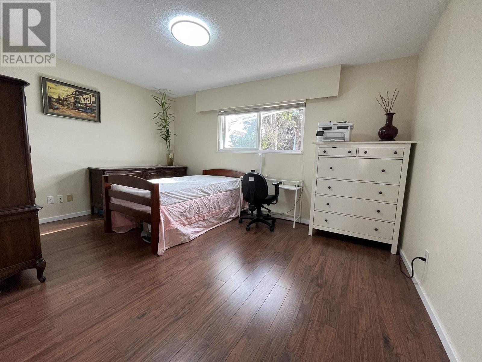 Listing Picture 10 of 19 : 3230-3232 E 47TH AVENUE, Vancouver / 溫哥華 - 魯藝地產 Yvonne Lu Group - MLS Medallion Club Member