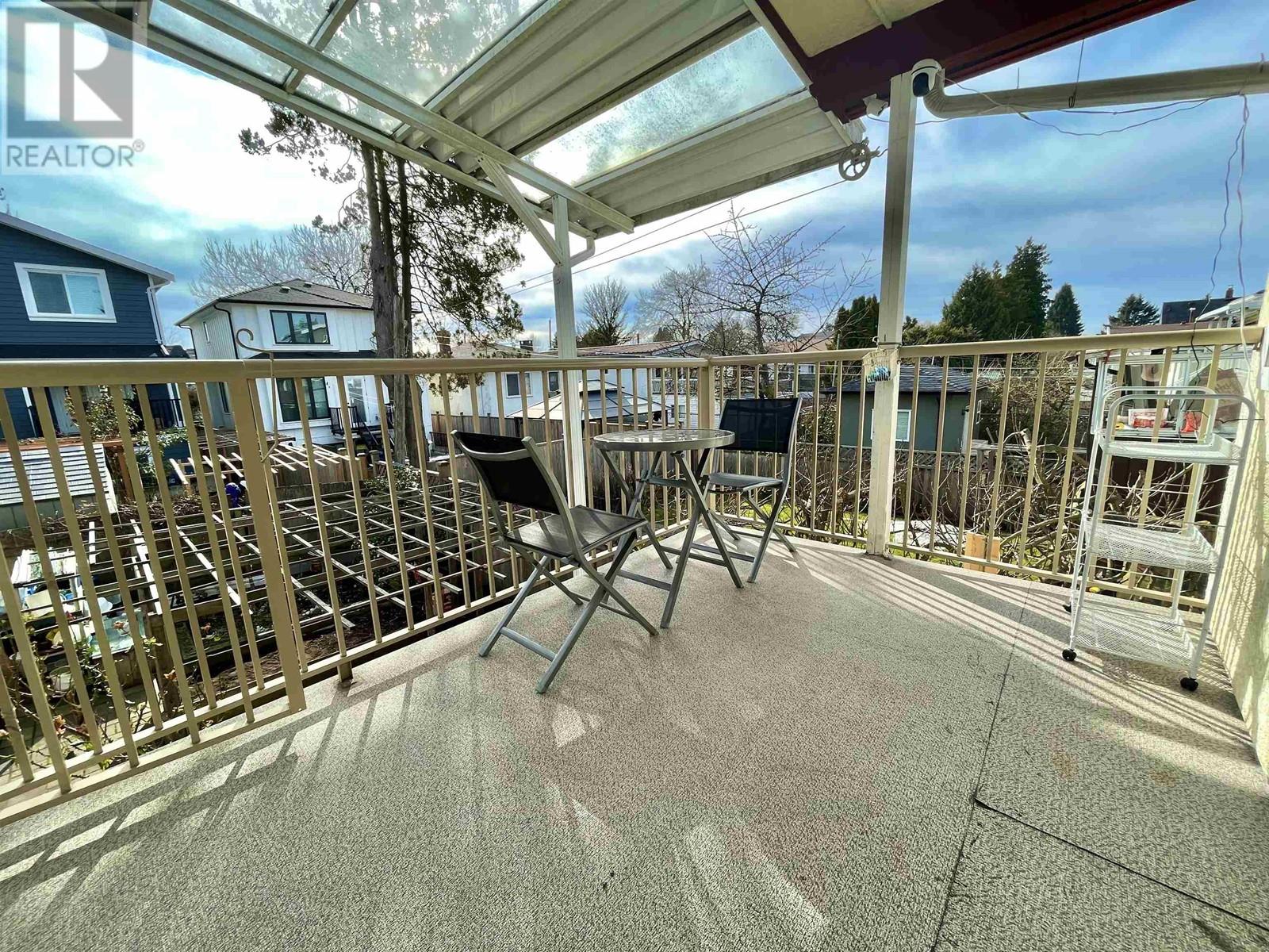 Listing Picture 16 of 19 : 3230-3232 E 47TH AVENUE, Vancouver / 溫哥華 - 魯藝地產 Yvonne Lu Group - MLS Medallion Club Member