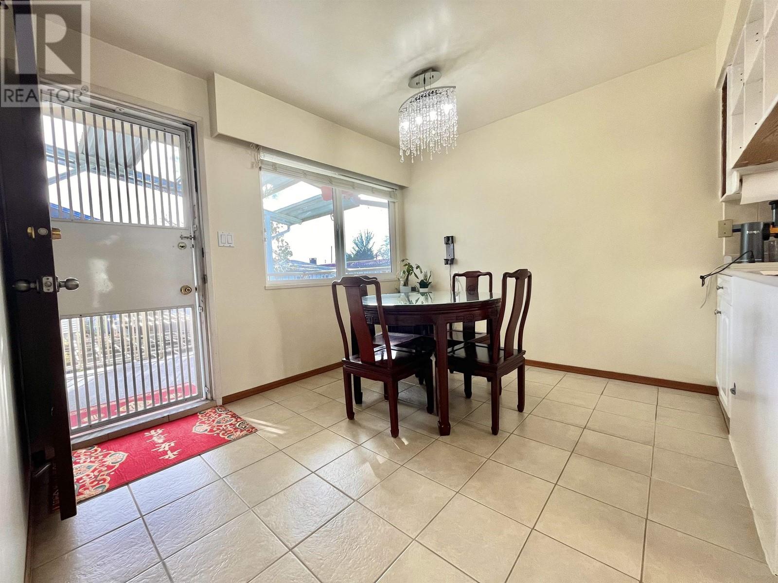 Listing Picture 6 of 19 : 3230-3232 E 47TH AVENUE, Vancouver / 溫哥華 - 魯藝地產 Yvonne Lu Group - MLS Medallion Club Member