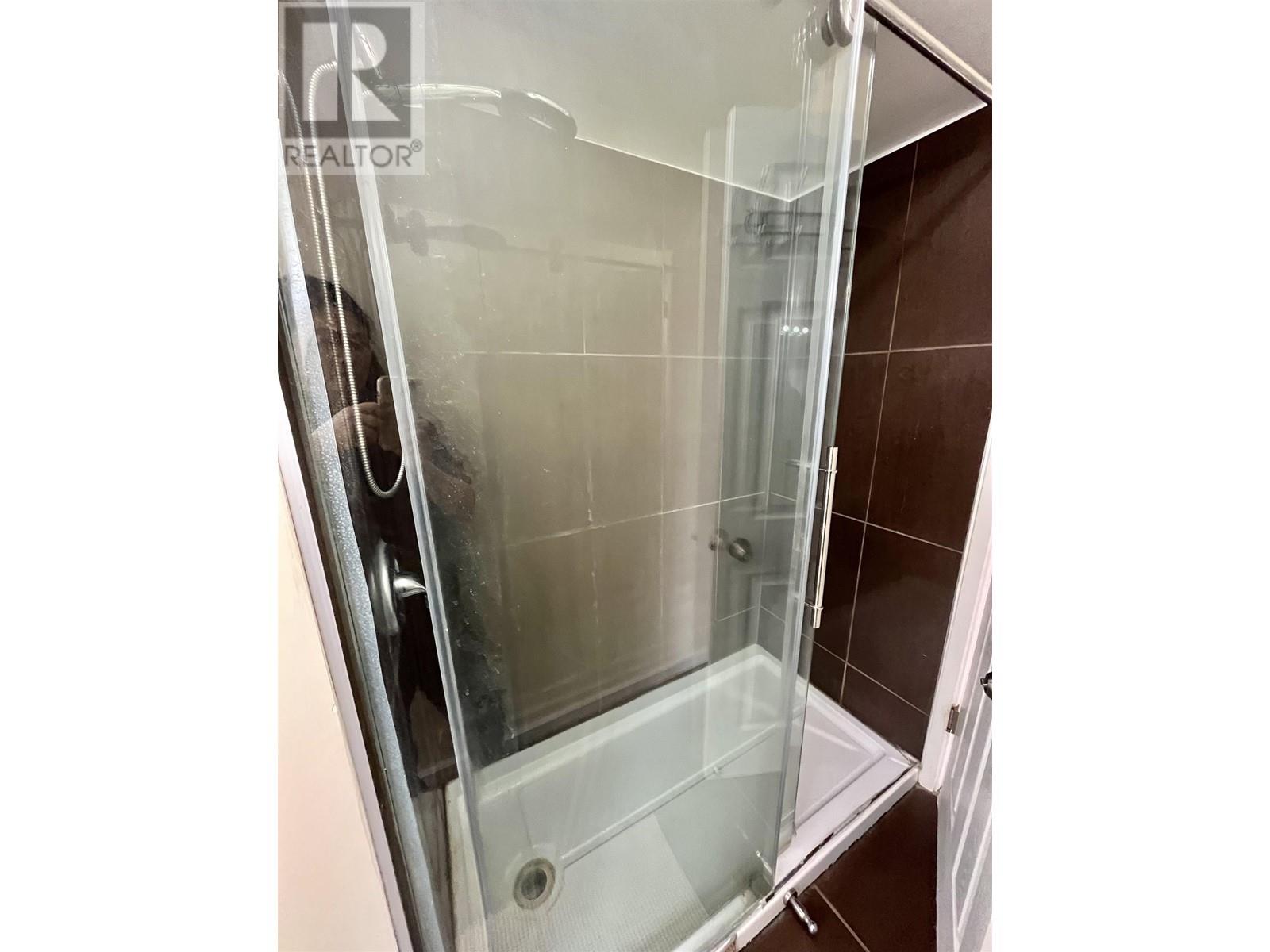 Listing Picture 13 of 19 : 3230-3232 E 47TH AVENUE, Vancouver / 溫哥華 - 魯藝地產 Yvonne Lu Group - MLS Medallion Club Member