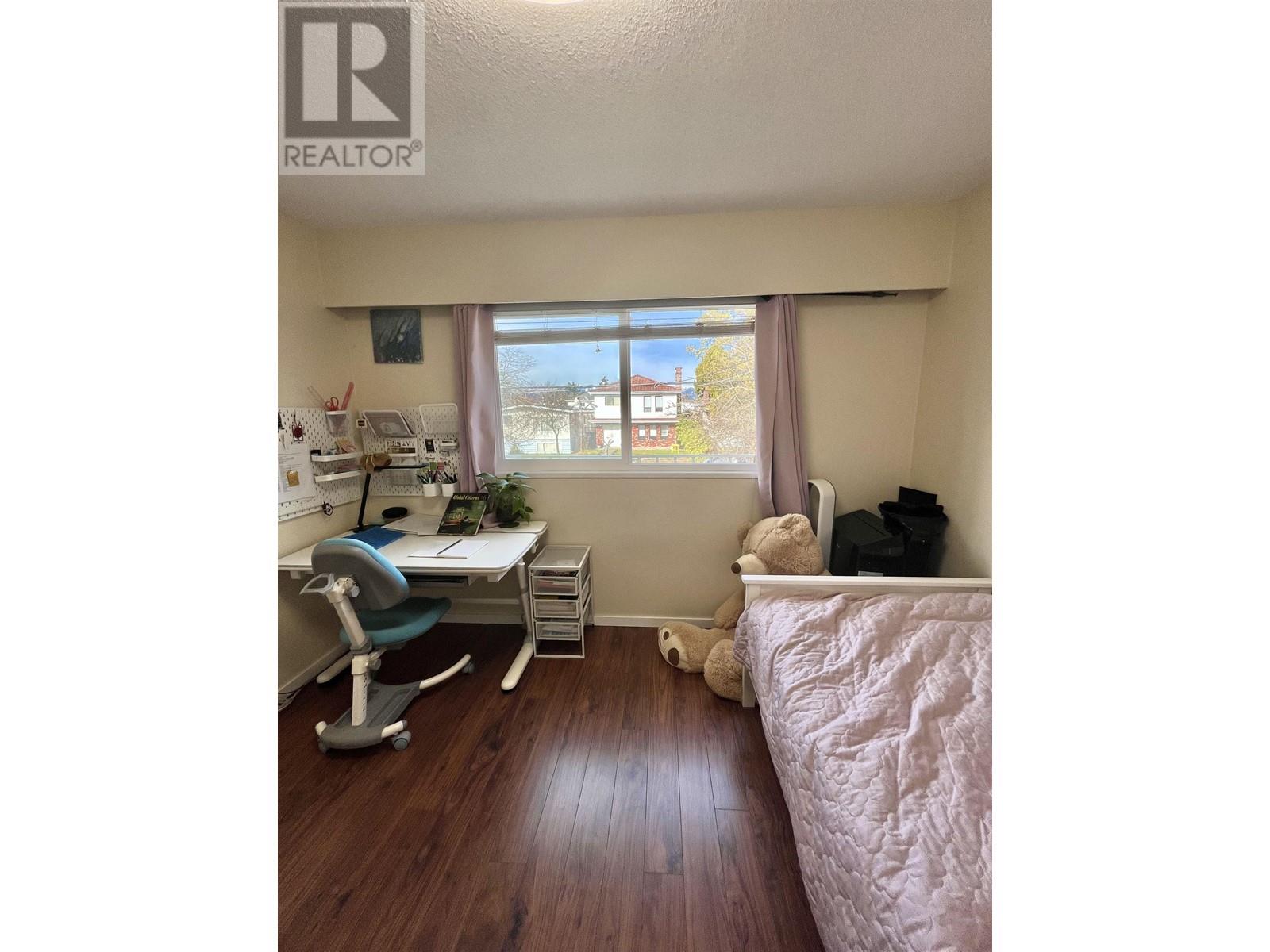 Listing Picture 7 of 19 : 3230-3232 E 47TH AVENUE, Vancouver / 溫哥華 - 魯藝地產 Yvonne Lu Group - MLS Medallion Club Member