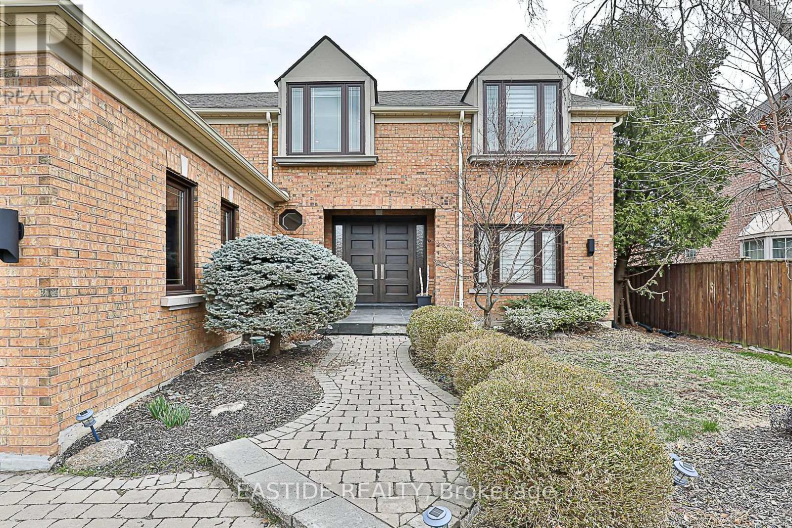 11 Gatcombe Circle, Richmond Hill (Mill Pond), Ontario  L4C 9P4 - Photo 3 - N11995655