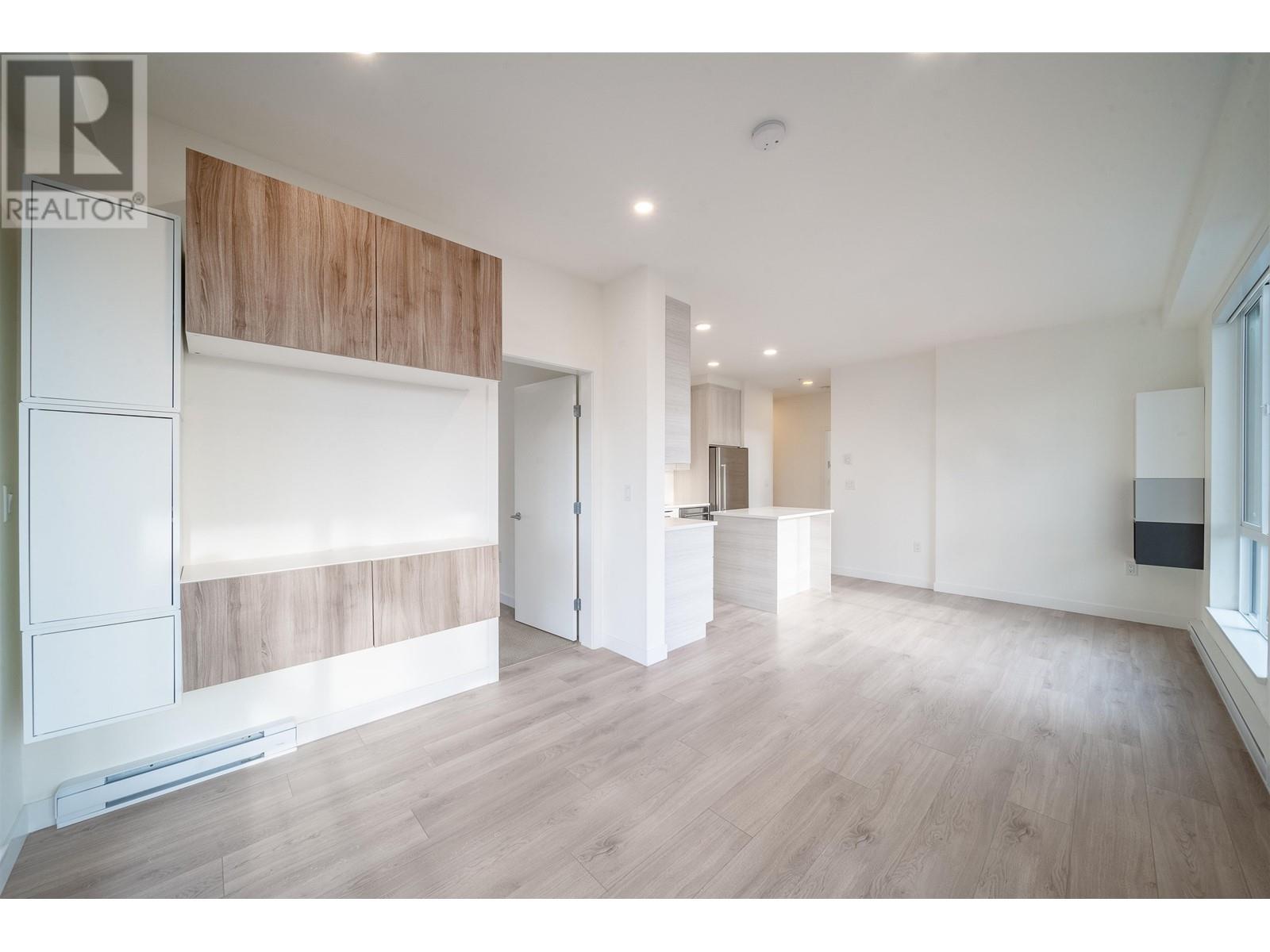Listing Picture 4 of 6 : 411 7169 14TH AVENUE, Burnaby / 本拿比 - 魯藝地產 Yvonne Lu Group - MLS Medallion Club Member