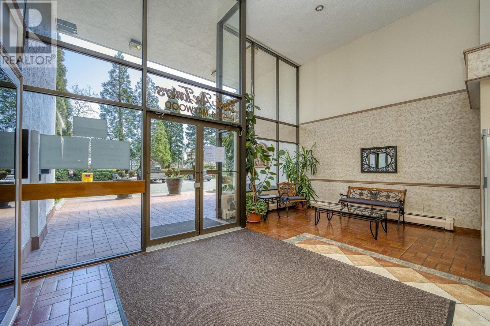 Listing Picture 2 of 15 : 1801 4134 MAYWOOD STREET, Burnaby / 本拿比 - 魯藝地產 Yvonne Lu Group - MLS Medallion Club Member