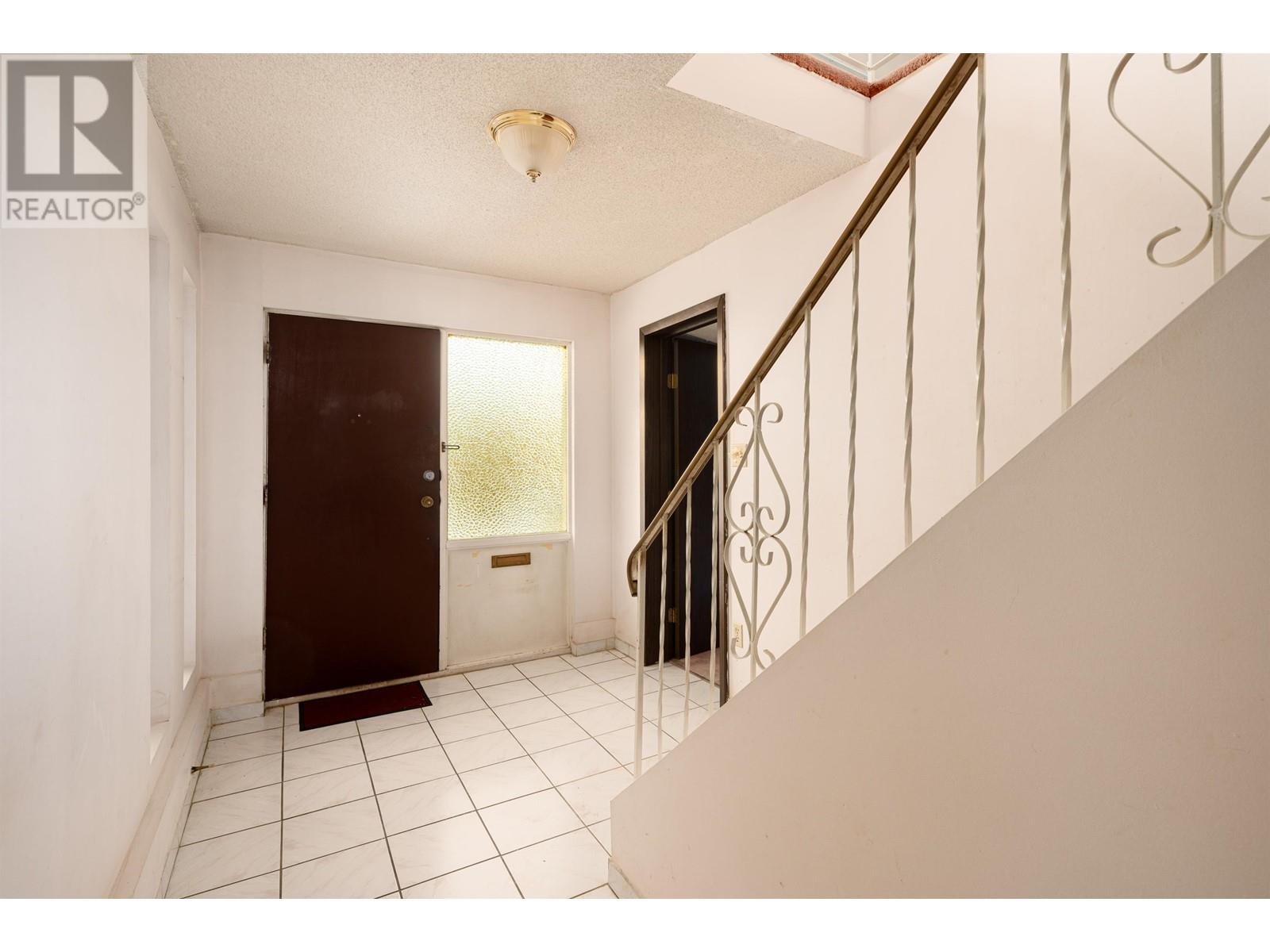Listing Picture 22 of 39 : 7440 THORMANBY CRESCENT, Richmond / 烈治文 - 魯藝地產 Yvonne Lu Group - MLS Medallion Club Member