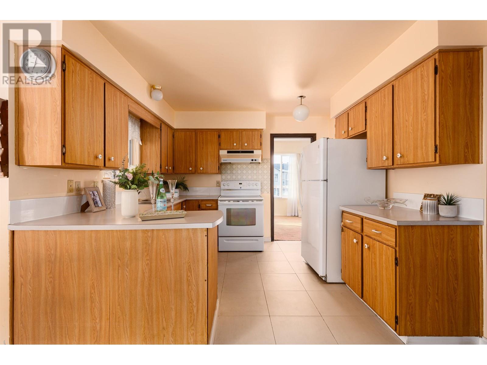 Listing Picture 12 of 39 : 7440 THORMANBY CRESCENT, Richmond / 烈治文 - 魯藝地產 Yvonne Lu Group - MLS Medallion Club Member