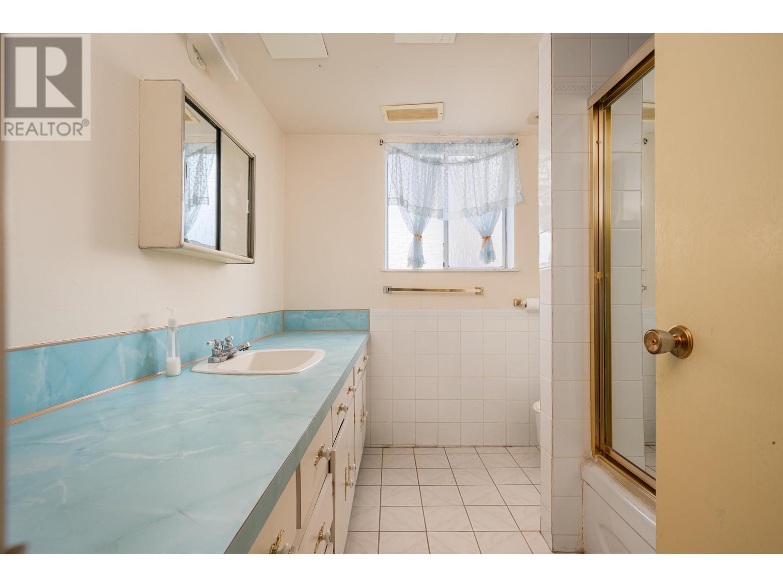 Listing Picture 27 of 39 : 7440 THORMANBY CRESCENT, Richmond / 烈治文 - 魯藝地產 Yvonne Lu Group - MLS Medallion Club Member