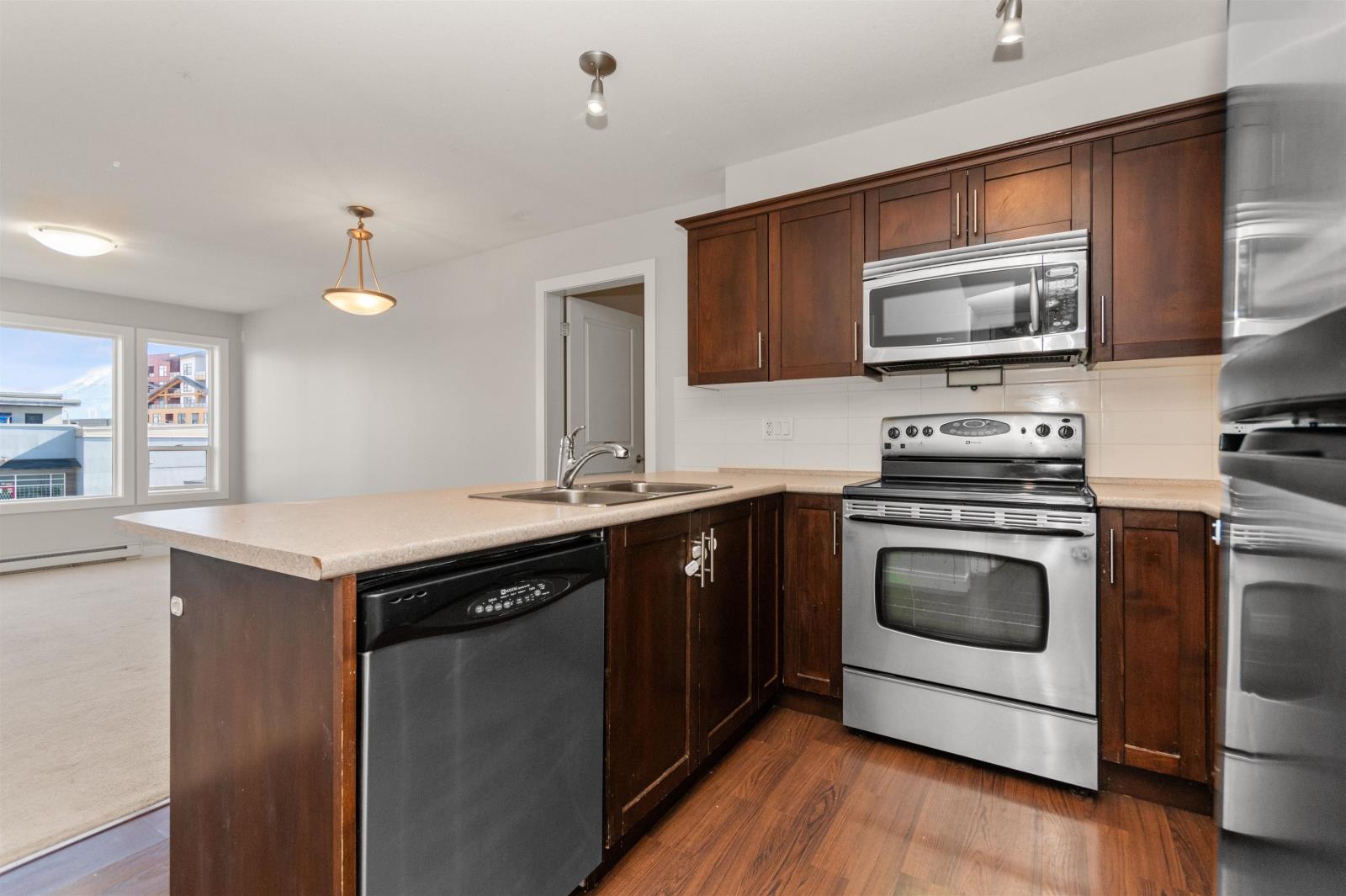 Property at 208 46289 YALE ROAD image 3