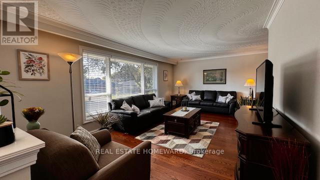 Property at 12 KENEWEN COURT image 2