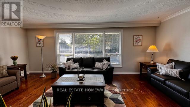 Property at 12 KENEWEN COURT image 4