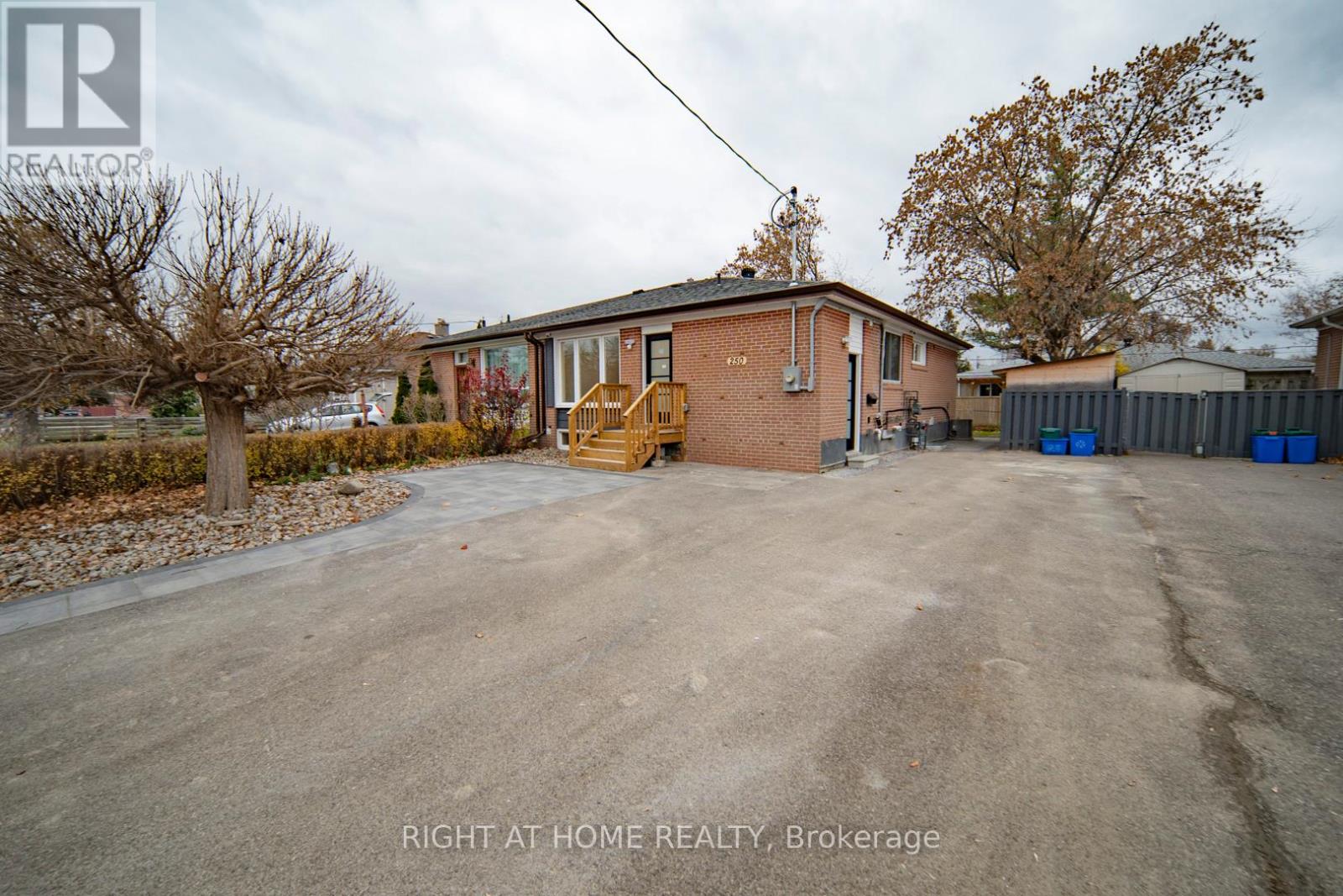 LOWER - 250 BEECHY DRIVE, richmond hill (crosby), Ontario