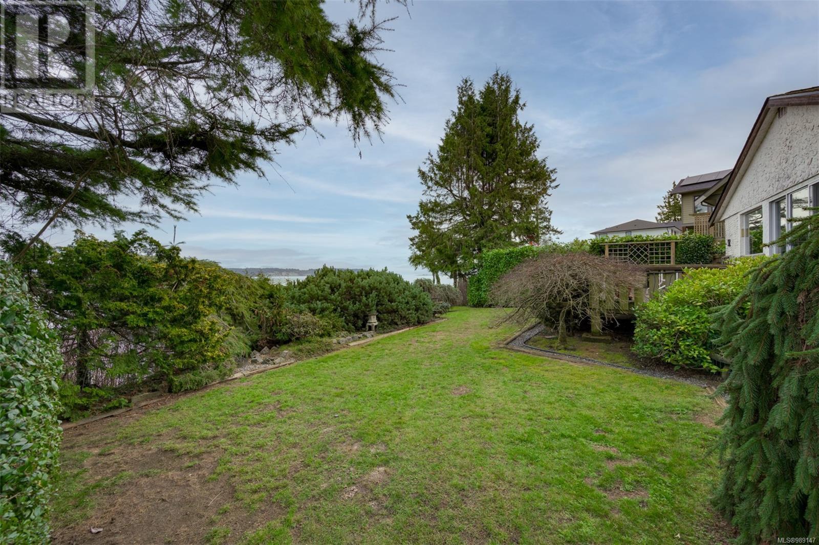 8441 Lochside Dr, Central Saanich, British Columbia  V8M 1T9 - Photo 12 - 989147