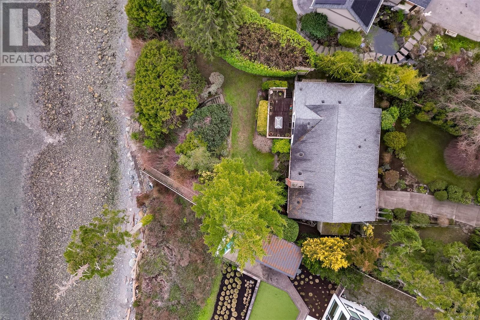 8441 Lochside Dr, Central Saanich, British Columbia  V8M 1T9 - Photo 3 - 989147