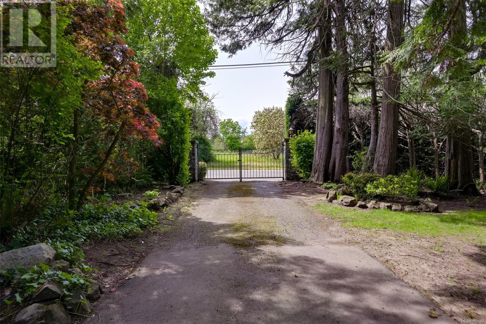 Property at 8441 Lochside Dr image 4