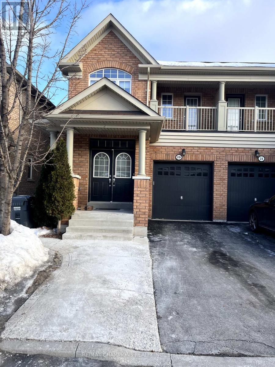 19 Pentonville Road, Brampton, Ontario  L6R 3R9 - Photo 2 - W11995823