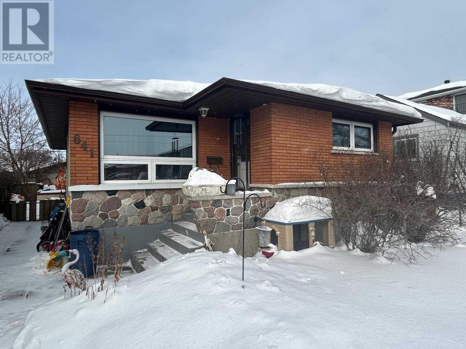 641 Vickers St N, Thunder Bay, Ontario  P7C 4B6 - Photo 1 - TB250312