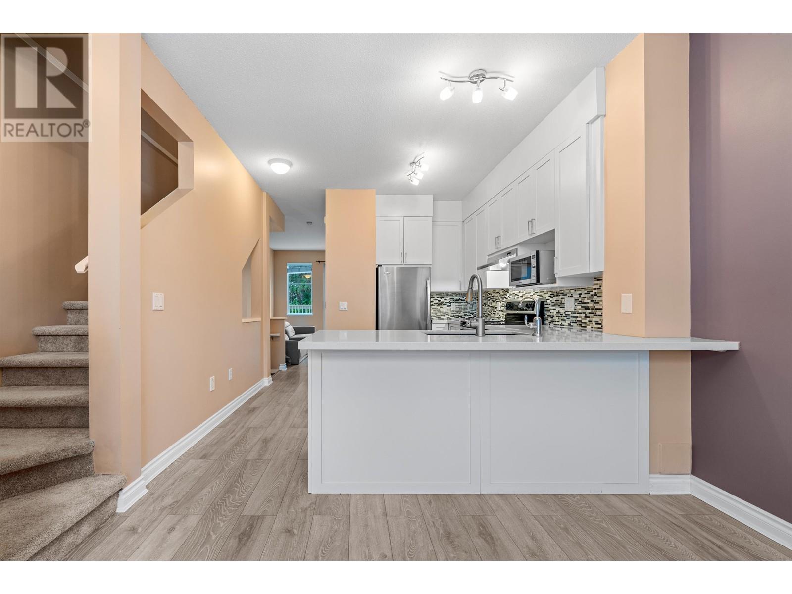 Listing Picture 10 of 35 : 77 6588 BARNARD STREET, Richmond / 烈治文 - 魯藝地產 Yvonne Lu Group - MLS Medallion Club Member