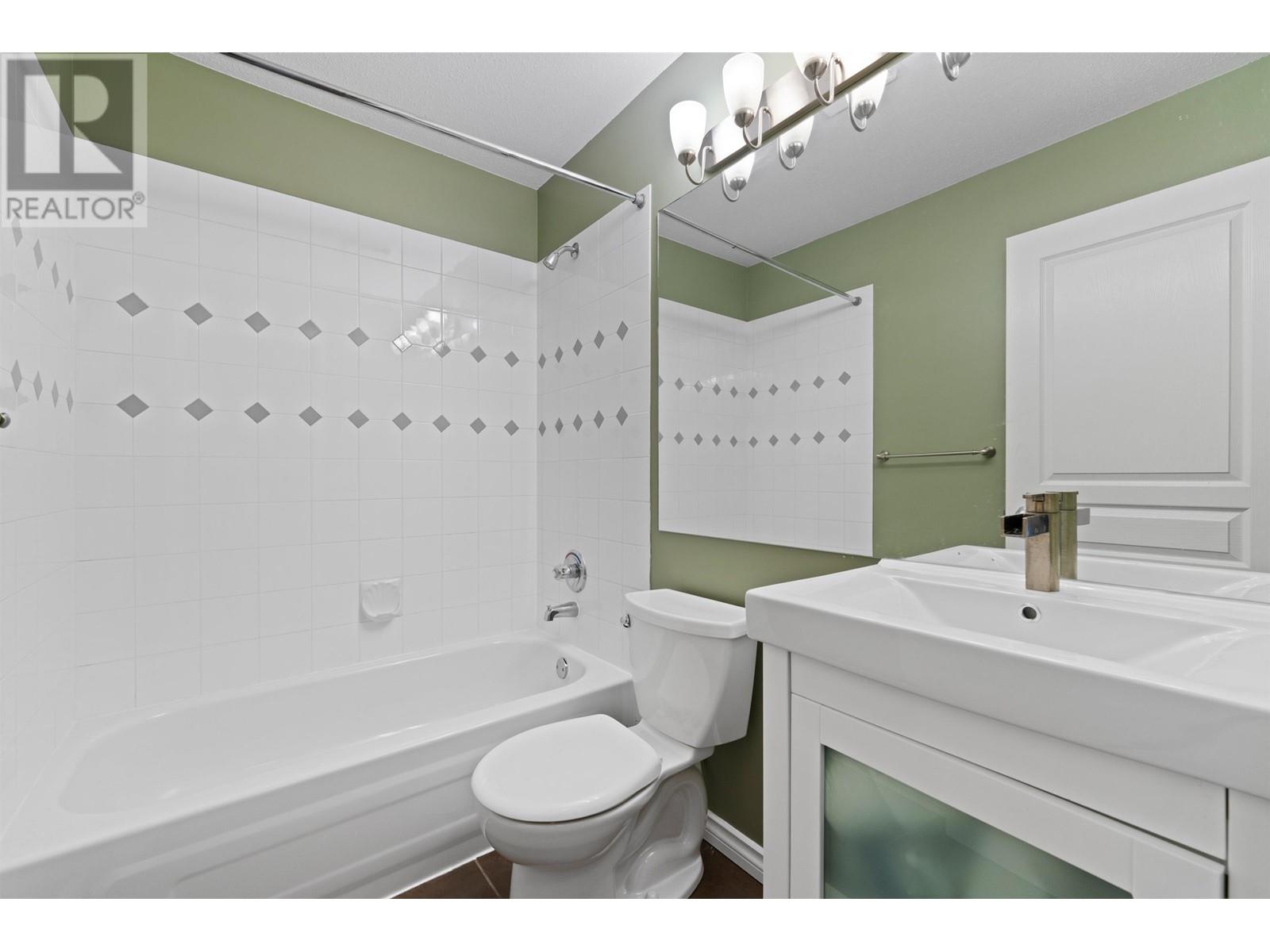 Listing Picture 19 of 35 : 77 6588 BARNARD STREET, Richmond / 烈治文 - 魯藝地產 Yvonne Lu Group - MLS Medallion Club Member