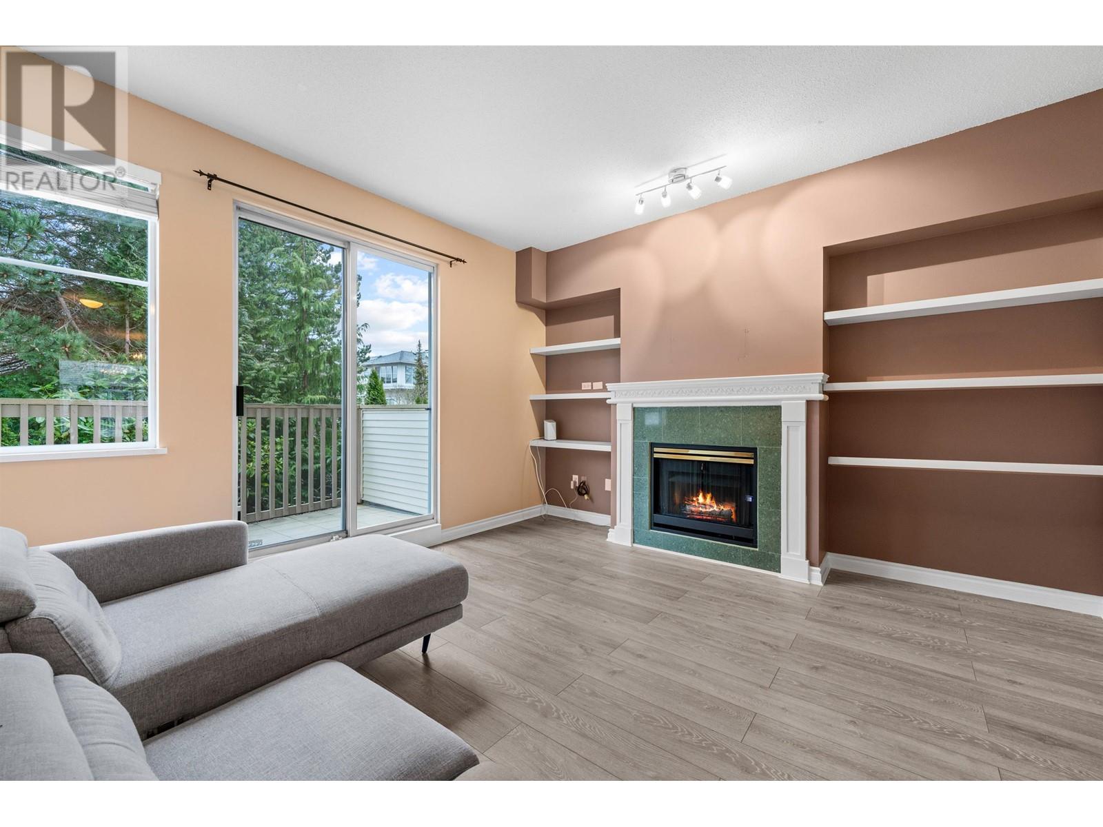 Listing Picture 2 of 35 : 77 6588 BARNARD STREET, Richmond / 烈治文 - 魯藝地產 Yvonne Lu Group - MLS Medallion Club Member