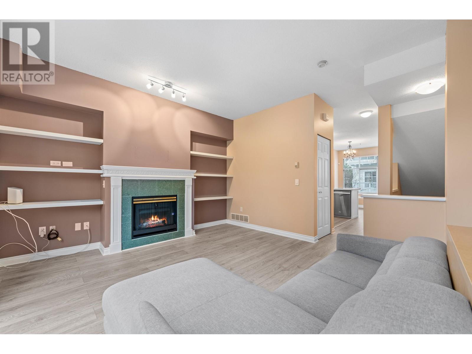 Listing Picture 4 of 35 : 77 6588 BARNARD STREET, Richmond / 烈治文 - 魯藝地產 Yvonne Lu Group - MLS Medallion Club Member
