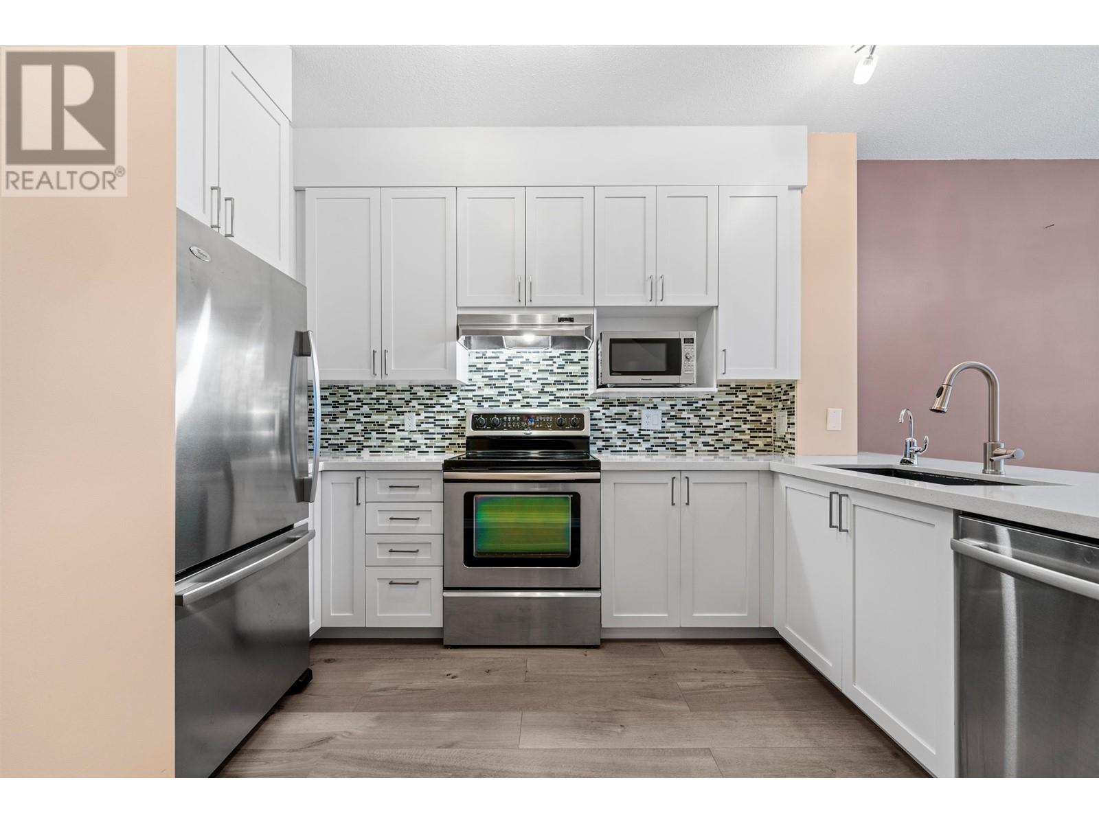 Listing Picture 8 of 35 : 77 6588 BARNARD STREET, Richmond / 烈治文 - 魯藝地產 Yvonne Lu Group - MLS Medallion Club Member