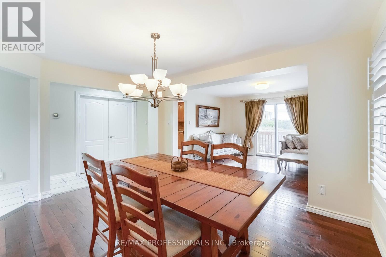292 Laurentian Avenue, Mississauga, Ontario  L4Z 2S2 - Photo 8 - W11995879