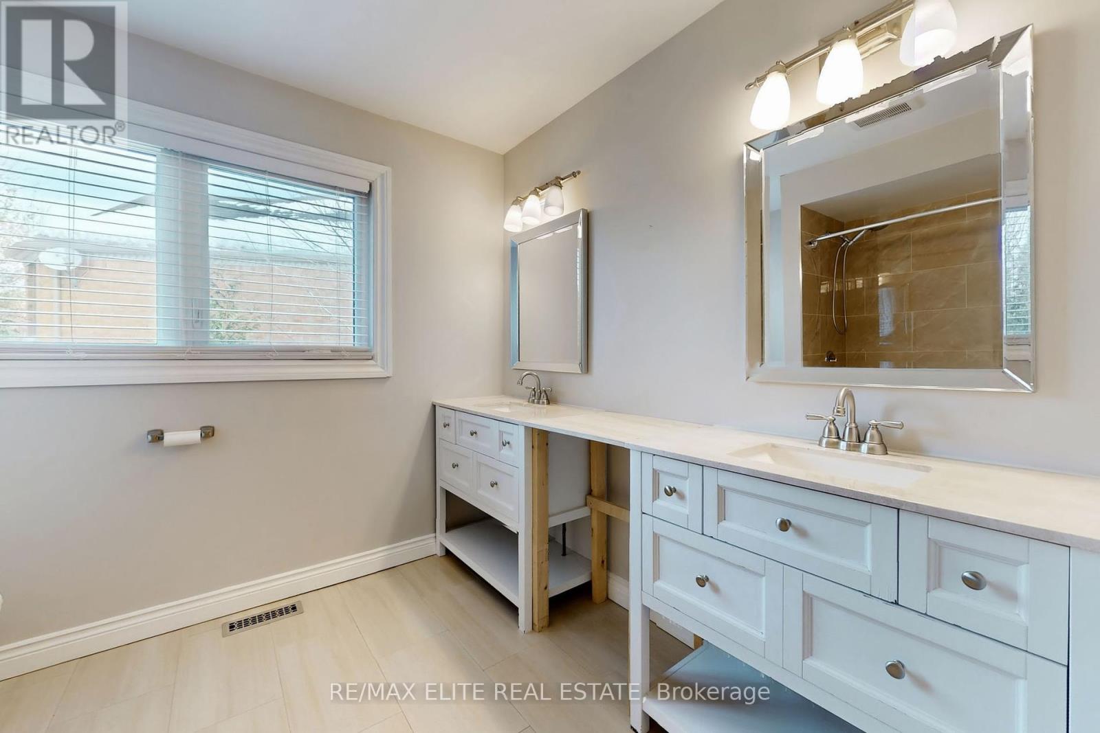 943 Portminster Court, Newmarket, Ontario  L3X 1L8 - Photo 34 - N11992435