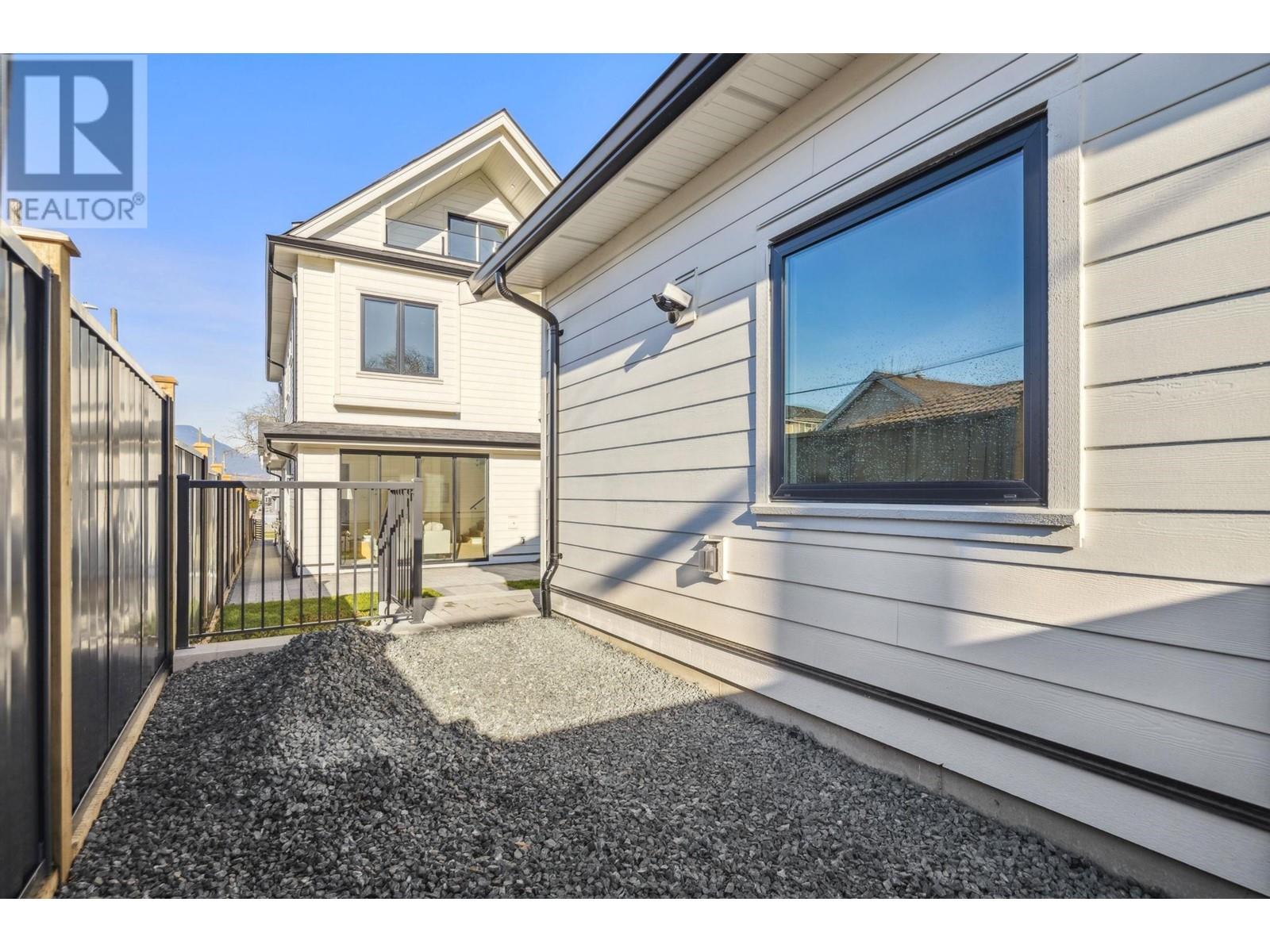 2 2920 Grant Street, Vancouver, British Columbia  V5K 3H5 - Photo 33 - R2961709