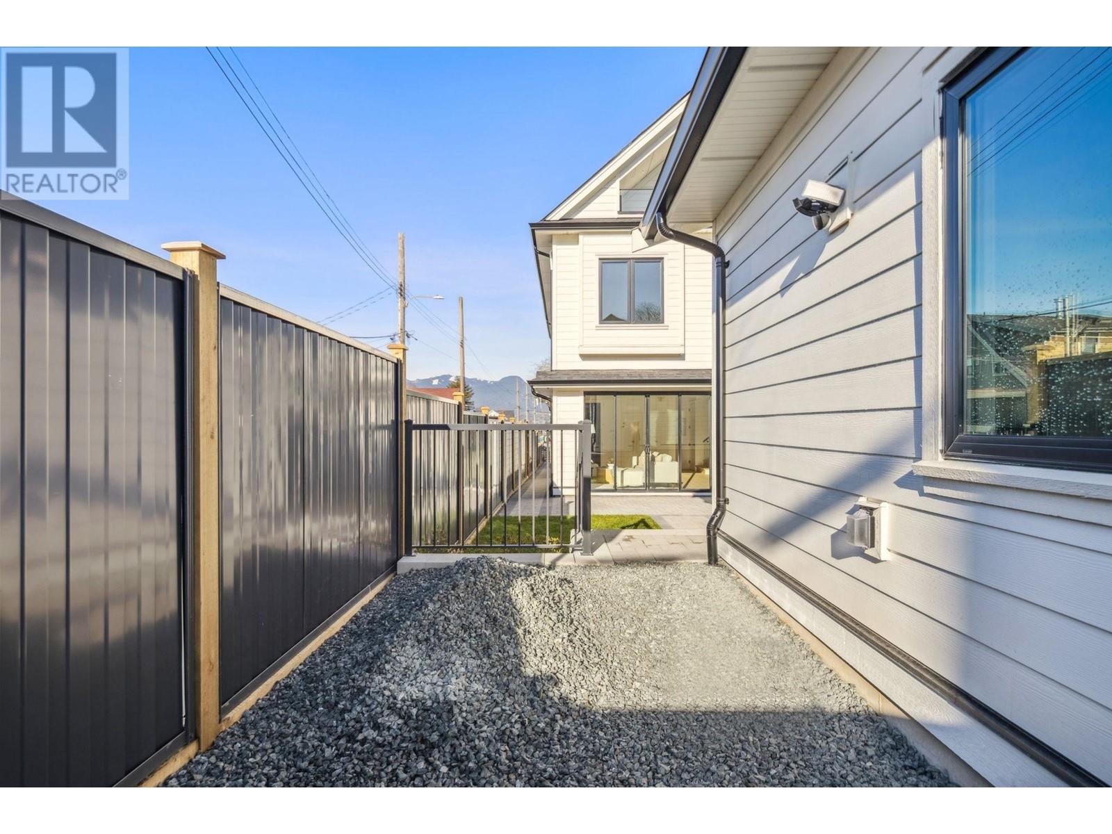 2 2920 Grant Street, Vancouver, British Columbia  V5K 3H5 - Photo 38 - R2961709