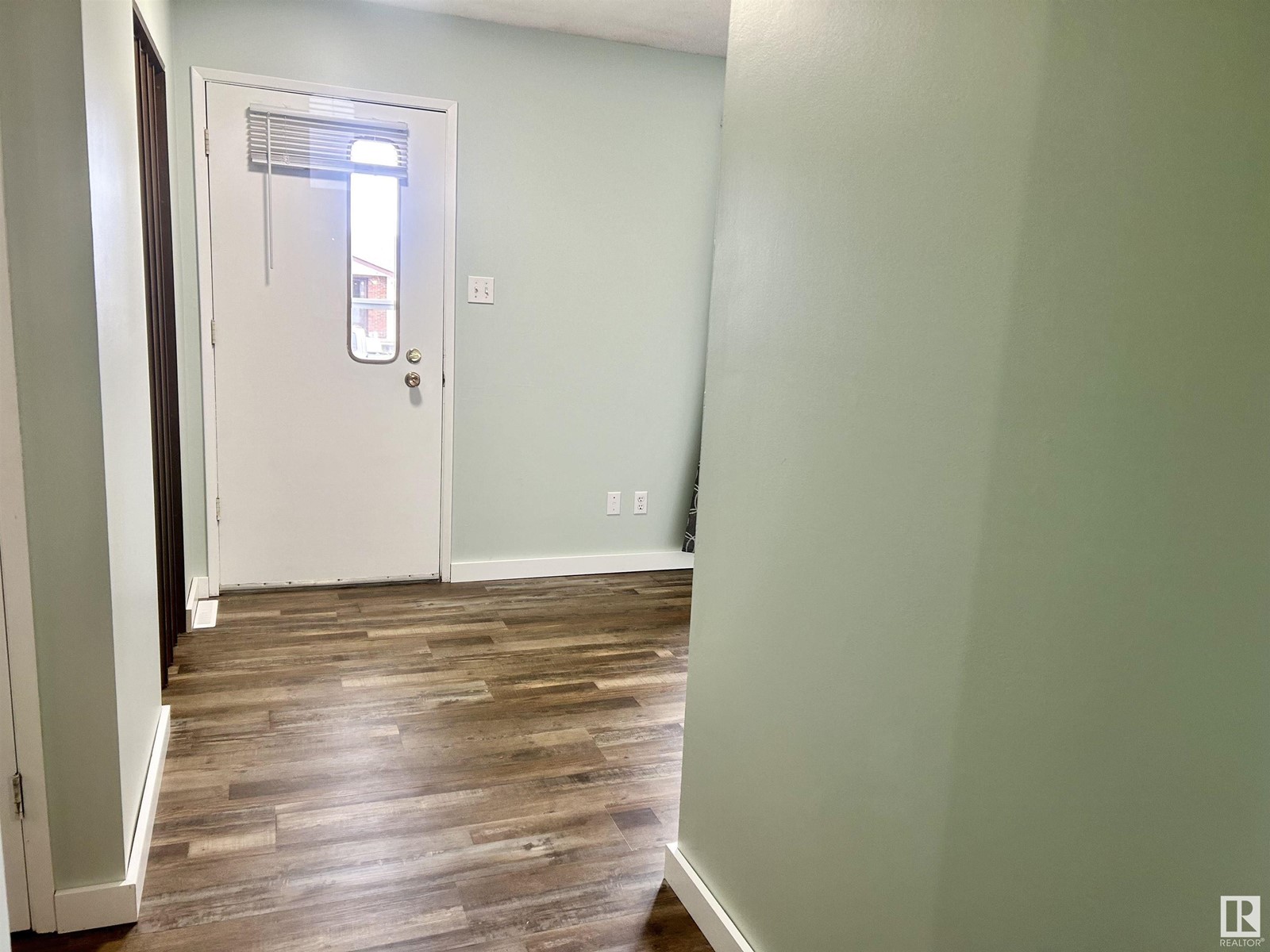 Property at 4517 44 Avenue image 4