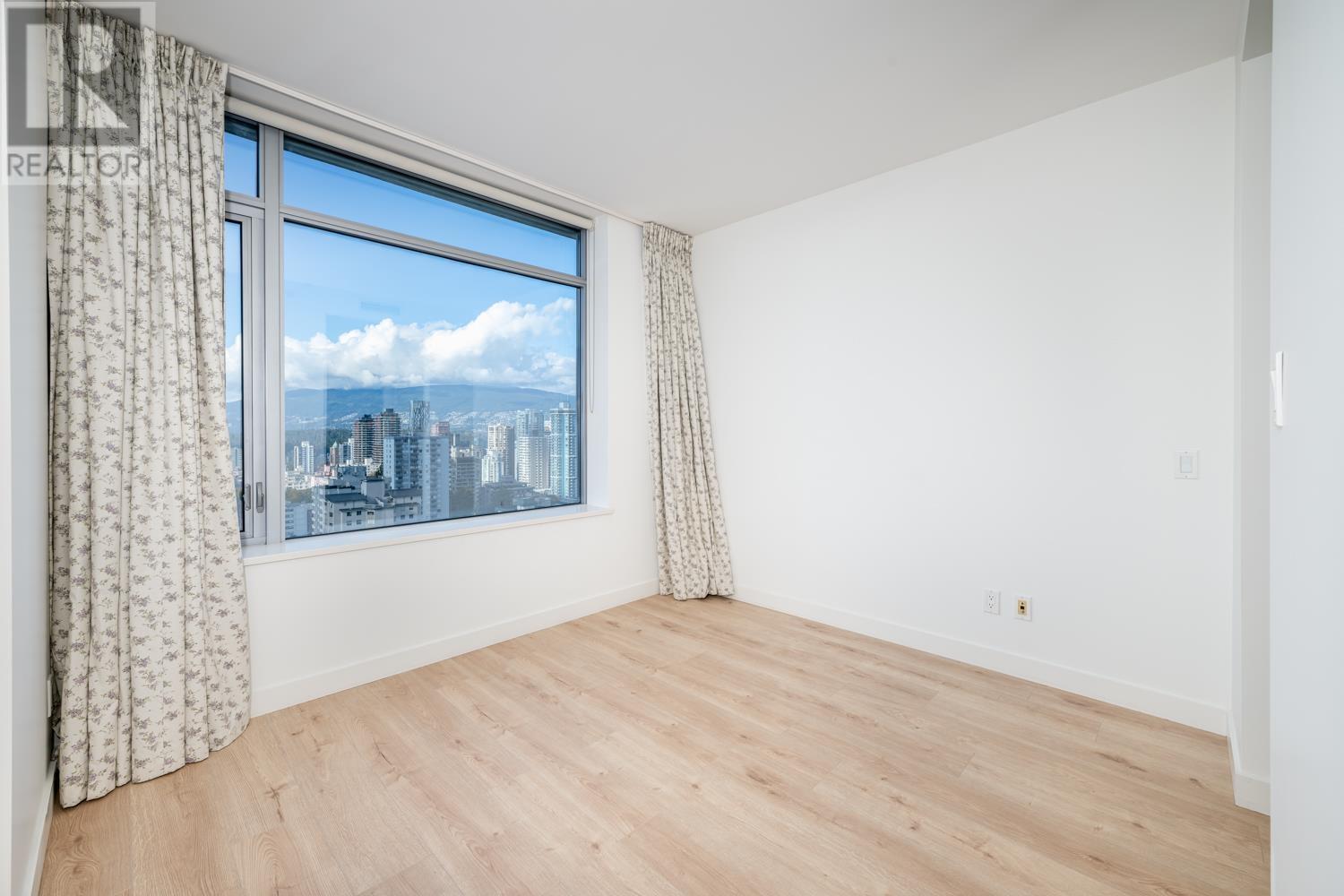 Listing Picture 15 of 32 : 2405 1028 BARCLAY STREET, Vancouver / 溫哥華 - 魯藝地產 Yvonne Lu Group - MLS Medallion Club Member