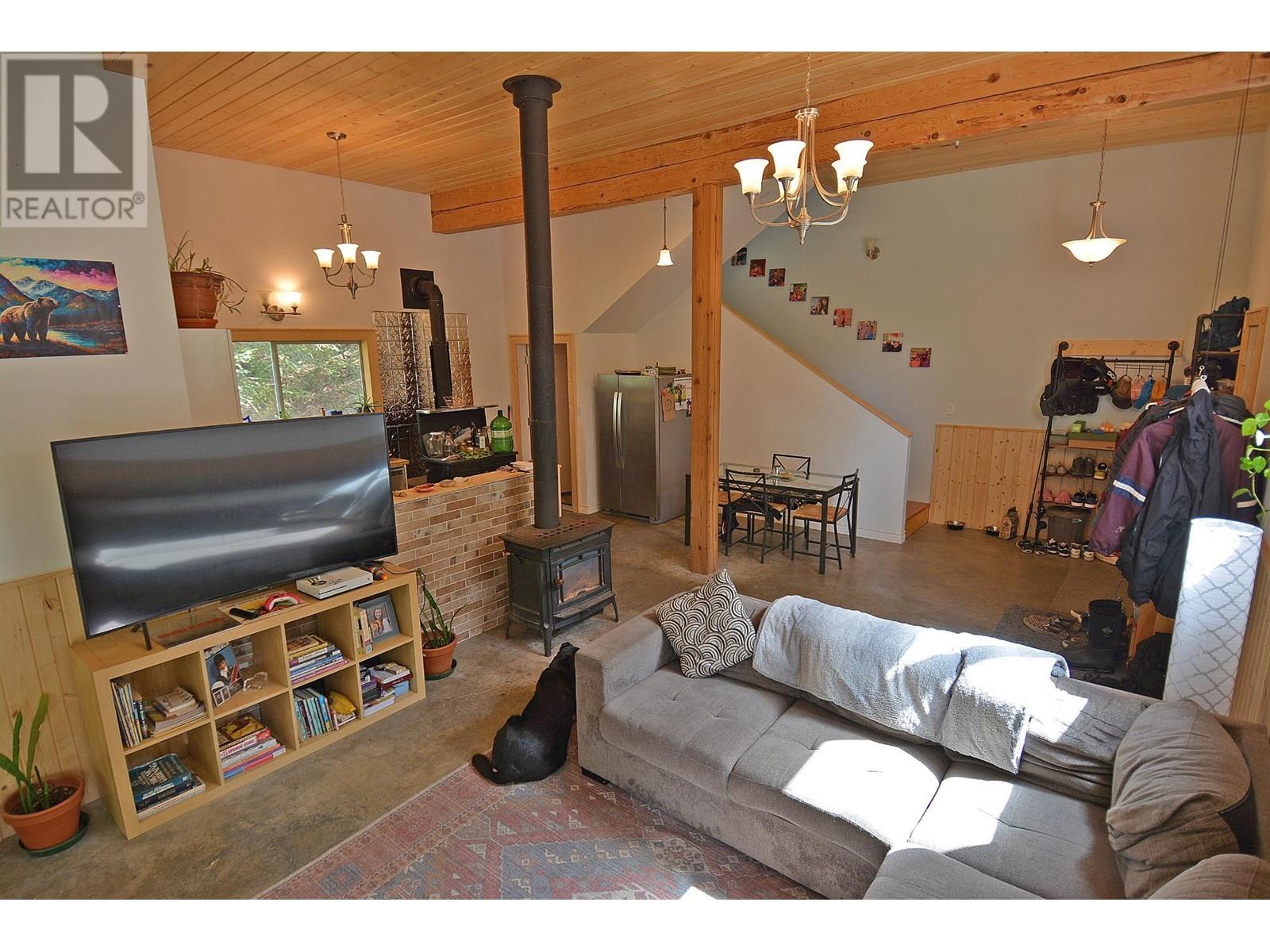 8907 Martens Road, Slocan, British Columbia  V1L 1C0 - Photo 11 - 10334528