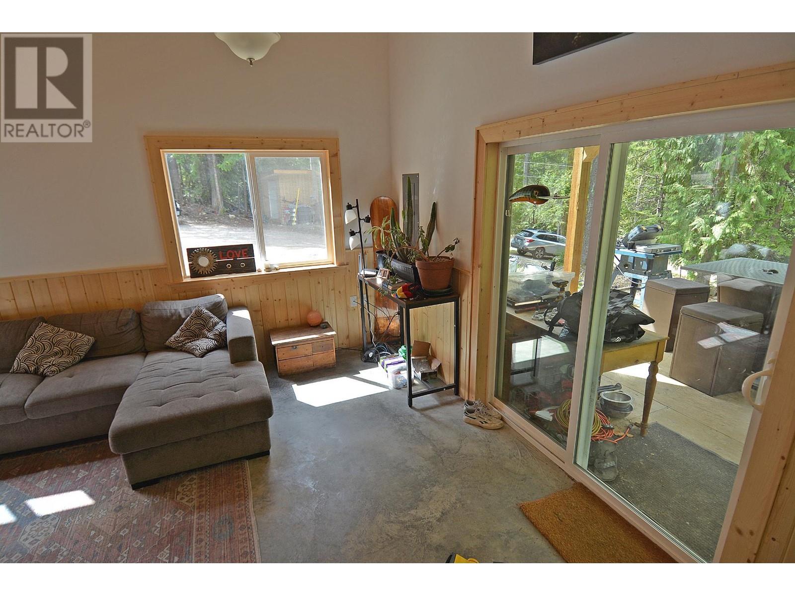 8907 Martens Road, Slocan, British Columbia  V1L 1C0 - Photo 10 - 10334528