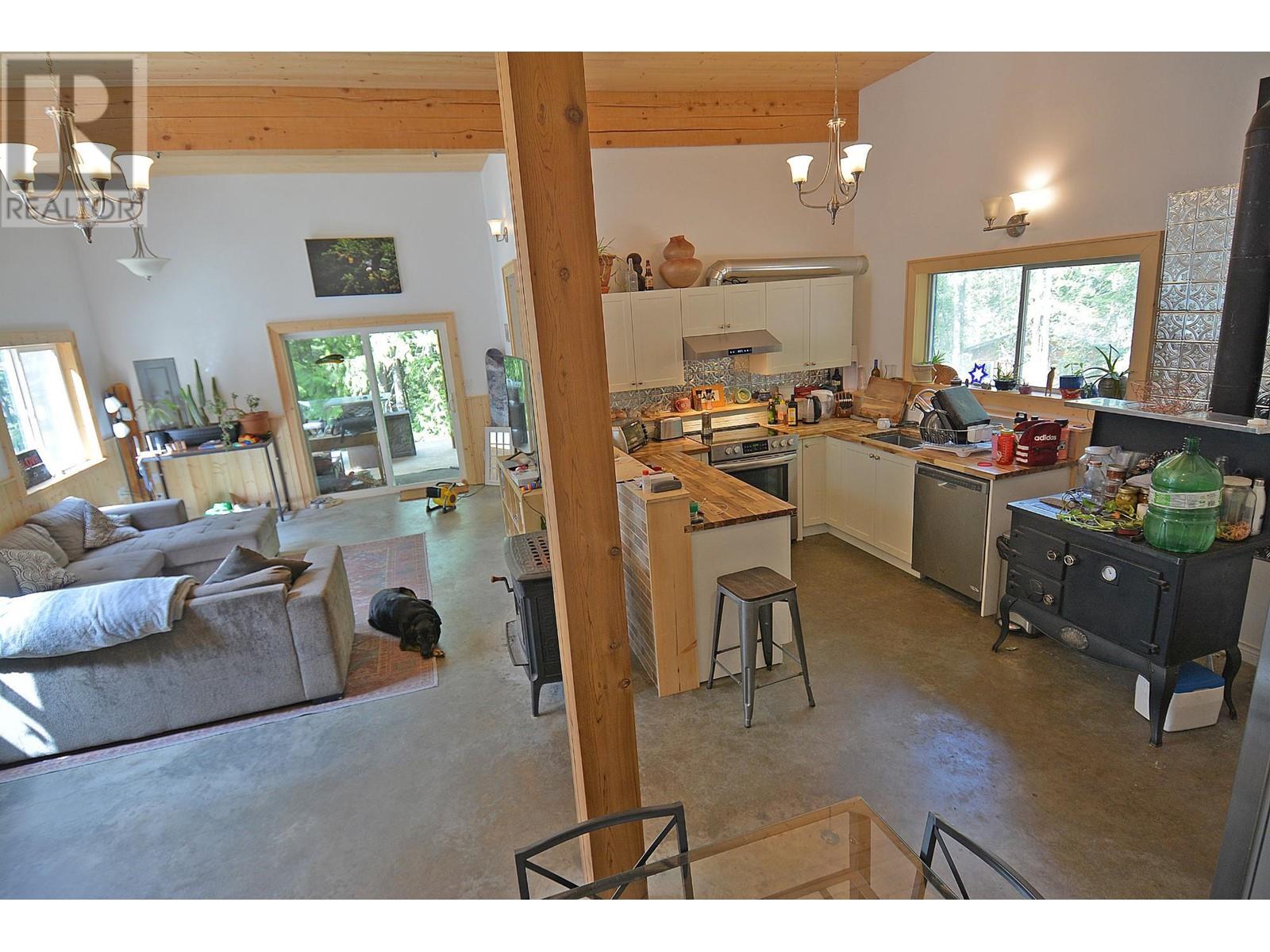 8907 Martens Road, Slocan, British Columbia  V1L 1C0 - Photo 13 - 10334528