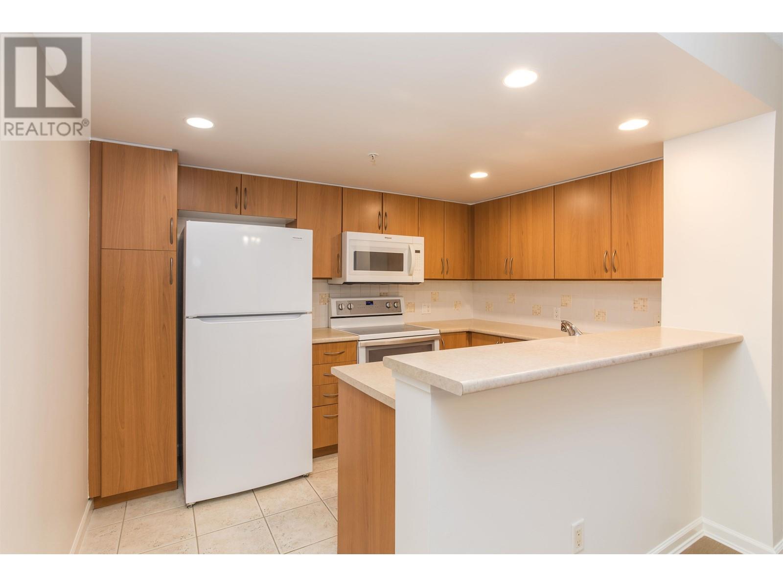 302 290 Newport Drive, Port Moody, British Columbia  V5H 5N2 - Photo 8 - R2969252
