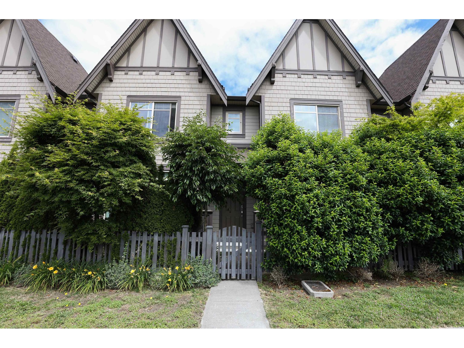 16443 24 Avenue, Surrey, British Columbia  V3Z 9V8 - Photo 1 - R2972123