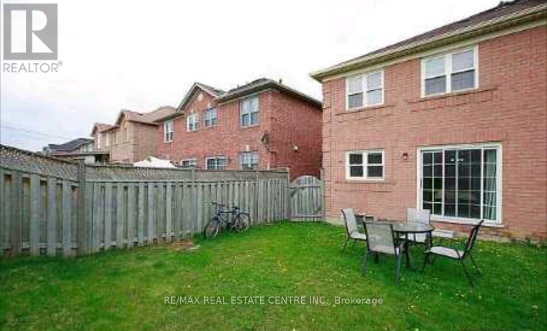 80 Mount Ranier Crescent, Brampton, Ontario  L6R 2L1 - Photo 11 - W11996087